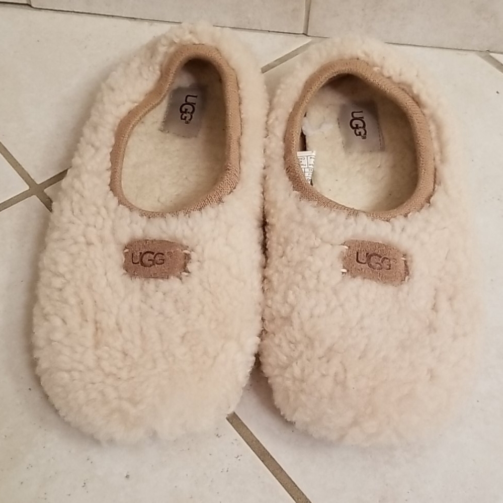 Ugg Birch Slippers-Size shows 10 but fit like 9.5